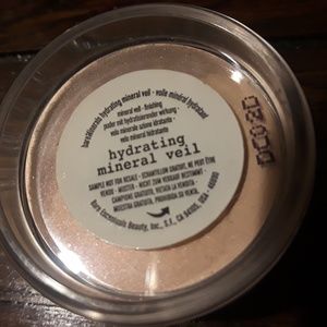 BareMinerals Hydrating mineral veil finishing powd